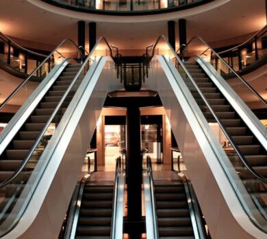 Como-Implementar-Sistemas-de-Domotica-en-Grandes-Instalaciones-Comerciales